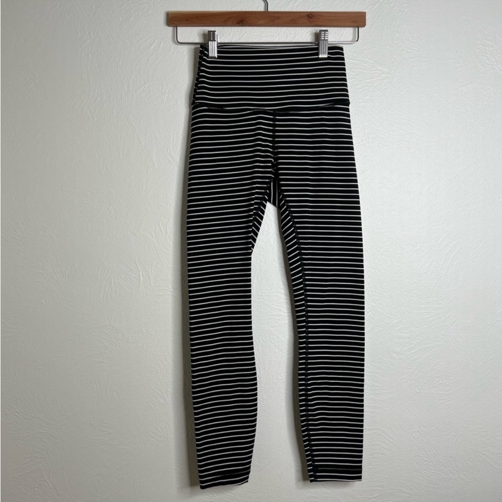 Lululemon black and white stripe wunder under high-rise tight 28” Size 4